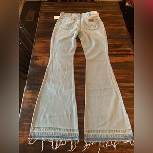Wrangler frayed flare jeans. NWT size 28